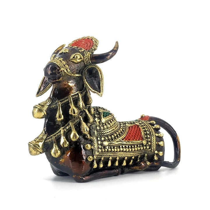 left side nandi statue view